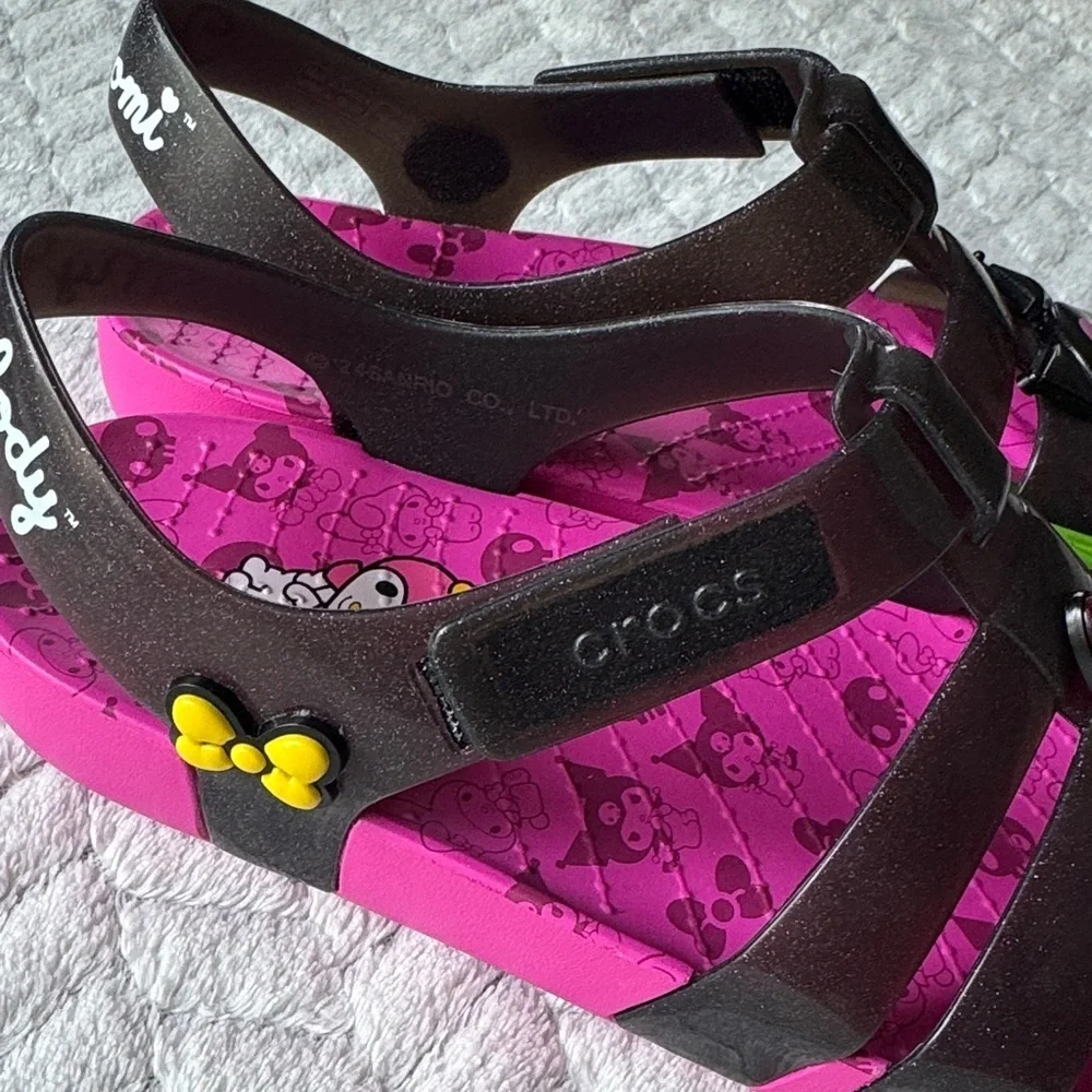 NWT CROCS -Hello Kitty And Friends Sandals Kids J2